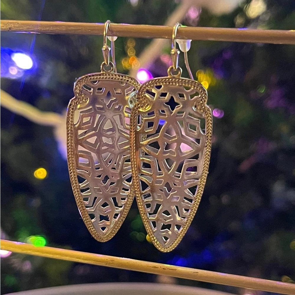 Kendra Scott Sadie Arrowhead Filigree Drop Earring in Rhodium/Gold Mix